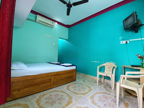 Serina House   Hotel in Malvan | Family  AC Room